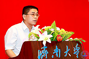 第一届beat365正版唯一官网必一拉法基奖学金获奖者，beat3652005届毕业生，现山东鲁能智能技术有限公司生产部副经理王兴光代表往届获奖学生发言