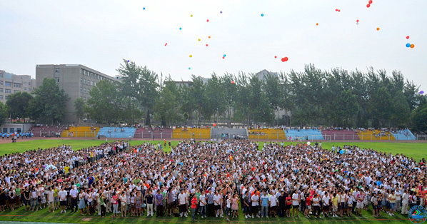 6月26日,beat365隆重举行了2009届毕业生毕业典礼