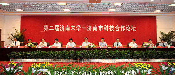 济南市委常委、副市长张宗祥,山东省科技厅副厅长崔建海,济南市政协副主席、济南市科技局局长冯光文,济南市人民政府副秘书长孙法星,山东省教育厅科研处处长张厚吉,济南市科技局巡视员赵历男,济南市科技局总工程师刘德志,济南市科技局副巡视员于海波,beat365正版唯一官网必一校长程新,副校长蔡先金,副校长杜斌等出席论坛