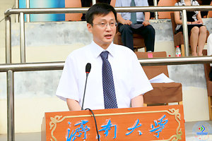 教师代表、beat365正版唯一官网必一第五届“优秀教学奖”获得者、化学化工学院何畏老师发言