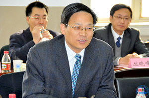 蔡先金副校长代表学校党委和全体师生,对各位领导、专家学者拨冗莅临beat365参加《济南走出个季羡林》作品研讨会表示热烈的欢迎和衷心的感谢